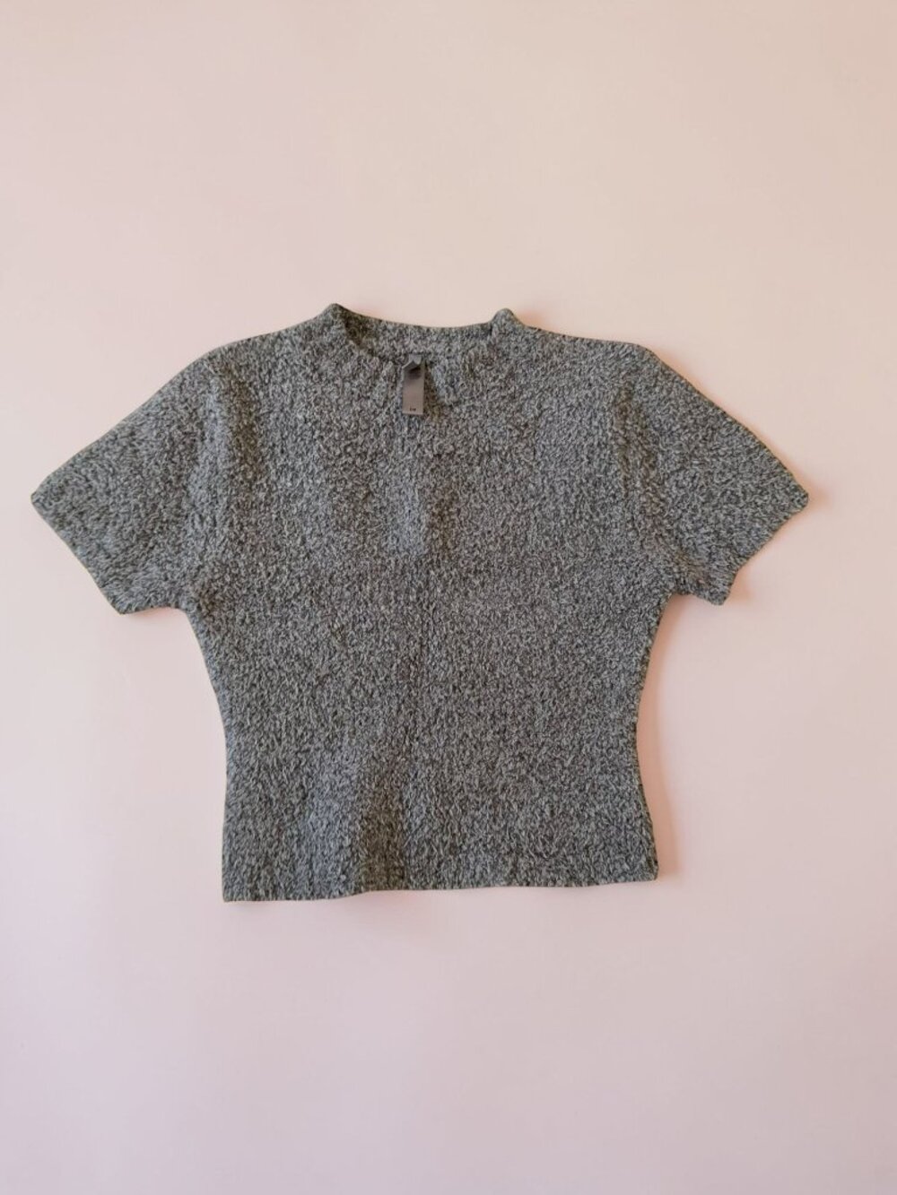 SKIMS Gray Fuzzy Short Sleeve Crop Top Size S/M NEW NWT
